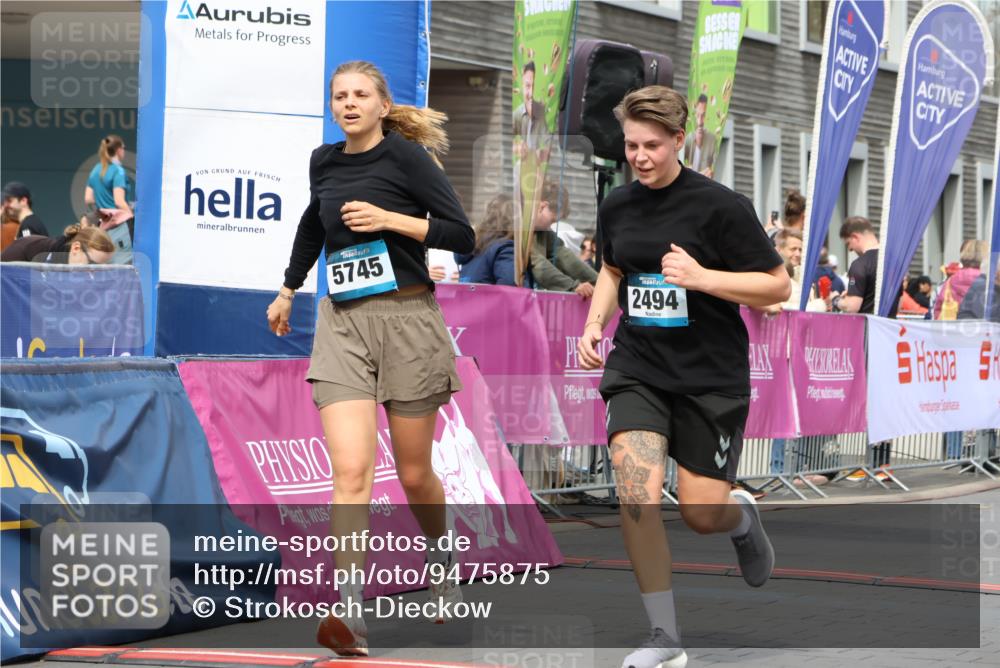 12.04.2026 - 45. Internationalen Wilhelmsburger Insellauf Strokosch-Dieckow http://msf.ph/oto/9475875 12.04.2026 13:31:45 Ziel 5745, 2494 meine-sportfotos.de