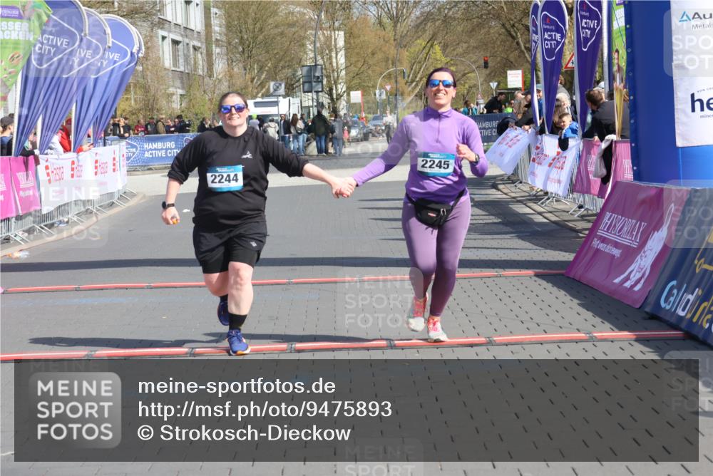12.04.2026 - 45. Internationalen Wilhelmsburger Insellauf Strokosch-Dieckow http://msf.ph/oto/9475893 12.04.2026 11:33:06 Ziel 2244, 2245 meine-sportfotos.de