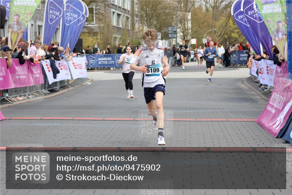 12.04.2026 - 45. Internationalen Wilhelmsburger Insellauf Strokosch-Dieckow http://msf.ph/oto/9475902 12.04.2026 12:56:04 Ziel 5109, 5361, 4811 meine-sportfotos.de
