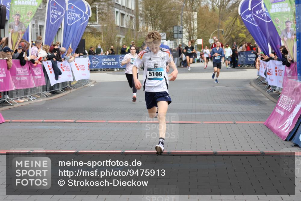12.04.2026 - 45. Internationalen Wilhelmsburger Insellauf Strokosch-Dieckow http://msf.ph/oto/9475913 12.04.2026 12:56:04 Ziel 5109, 5361, 4811 meine-sportfotos.de