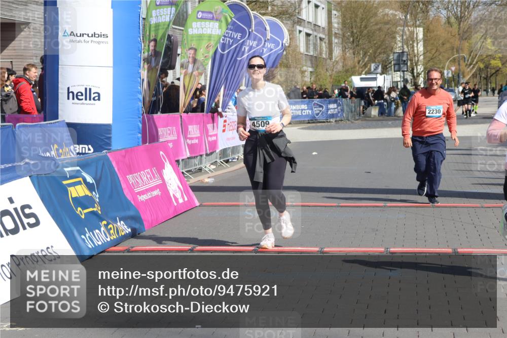 12.04.2026 - 45. Internationalen Wilhelmsburger Insellauf Strokosch-Dieckow http://msf.ph/oto/9475921 12.04.2026 11:33:31 Ziel 3474, 4509, 2230 meine-sportfotos.de
