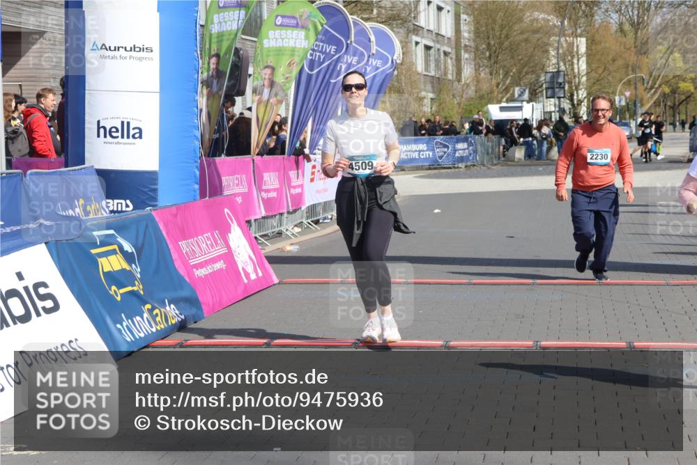 12.04.2026 - 45. Internationalen Wilhelmsburger Insellauf Strokosch-Dieckow http://msf.ph/oto/9475936 12.04.2026 11:33:31 Ziel 3474, 4509, 2230 meine-sportfotos.de