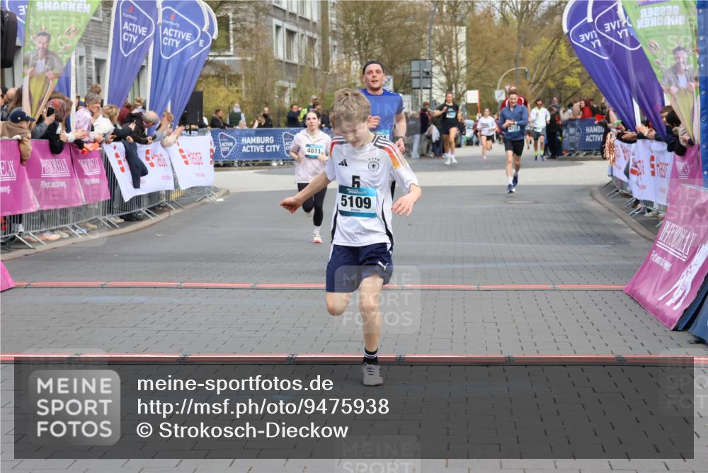 12.04.2026 - 45. Internationalen Wilhelmsburger Insellauf Strokosch-Dieckow http://msf.ph/oto/9475938 12.04.2026 12:56:04 Ziel 5109, 5361, 4811 meine-sportfotos.de