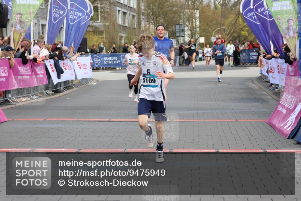 12.04.2026 - 45. Internationalen Wilhelmsburger Insellauf Strokosch-Dieckow http://msf.ph/oto/9475949 12.04.2026 12:56:04 Ziel 5109, 5361, 4811 meine-sportfotos.de