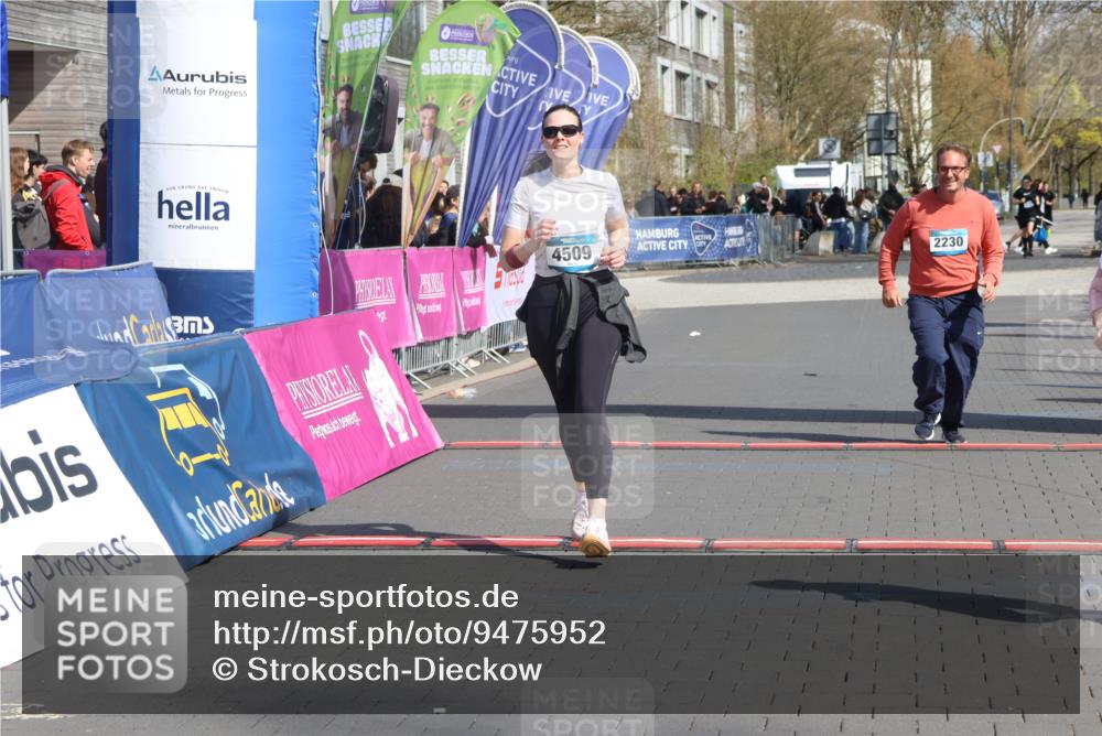 12.04.2026 - 45. Internationalen Wilhelmsburger Insellauf Strokosch-Dieckow http://msf.ph/oto/9475952 12.04.2026 11:33:31 Ziel 3474, 4509, 2230 meine-sportfotos.de