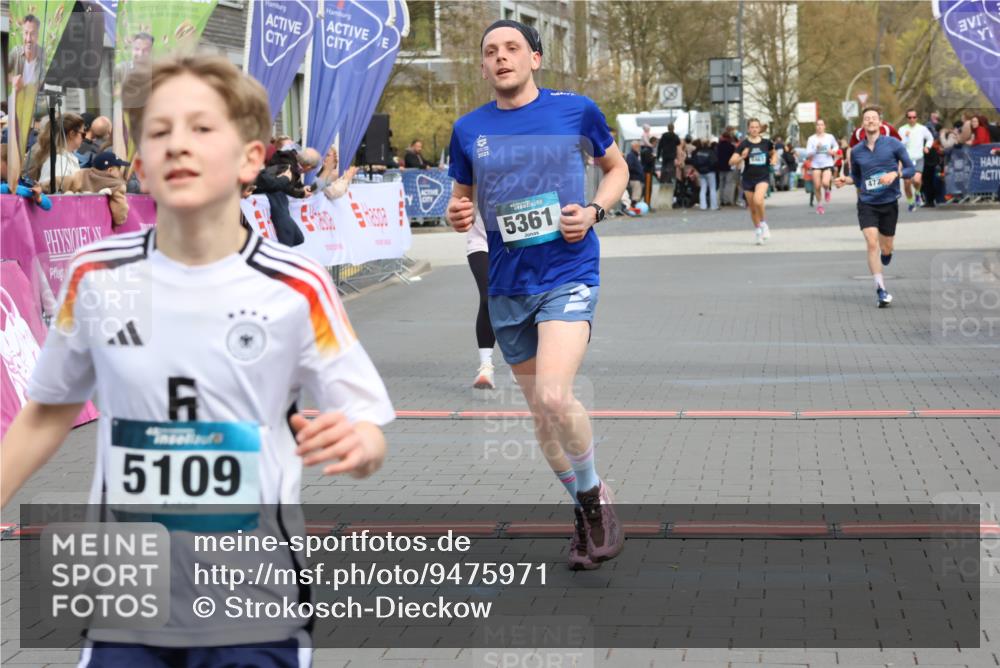 12.04.2026 - 45. Internationalen Wilhelmsburger Insellauf Strokosch-Dieckow http://msf.ph/oto/9475971 12.04.2026 12:56:06 Ziel 5109, 5361, 4811, 4728 meine-sportfotos.de