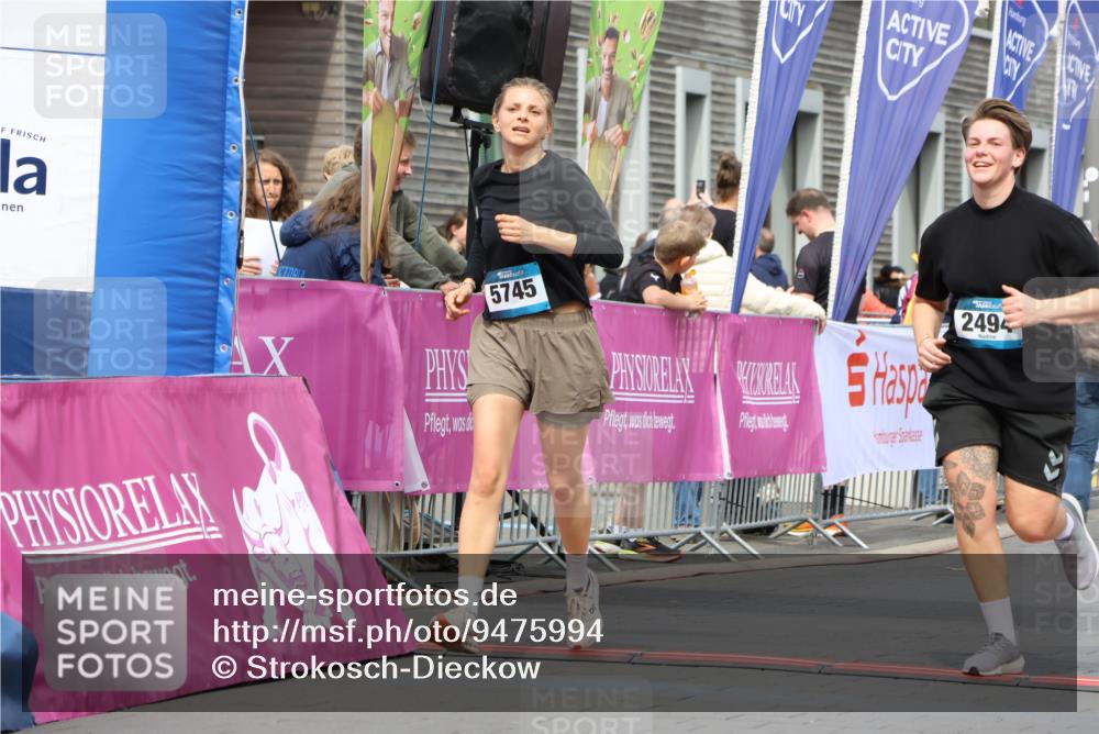 12.04.2026 - 45. Internationalen Wilhelmsburger Insellauf Strokosch-Dieckow http://msf.ph/oto/9475994 12.04.2026 13:31:43 Ziel 5745, 2494 meine-sportfotos.de
