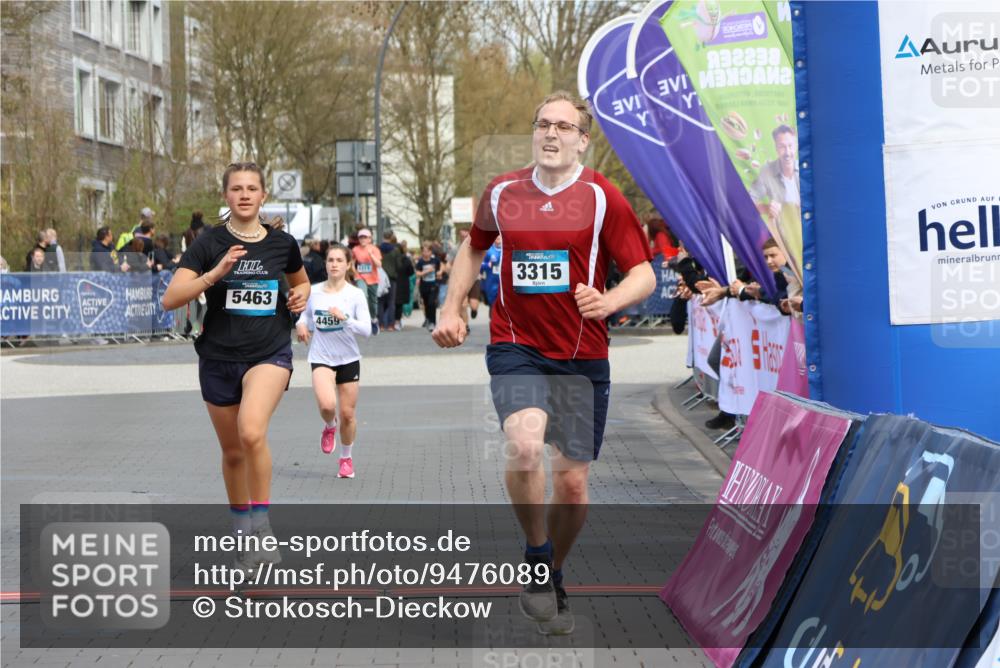 12.04.2026 - 45. Internationalen Wilhelmsburger Insellauf Strokosch-Dieckow http://msf.ph/oto/9476089 12.04.2026 12:56:11 Ziel 4728, 3315, 5463, 4459 meine-sportfotos.de