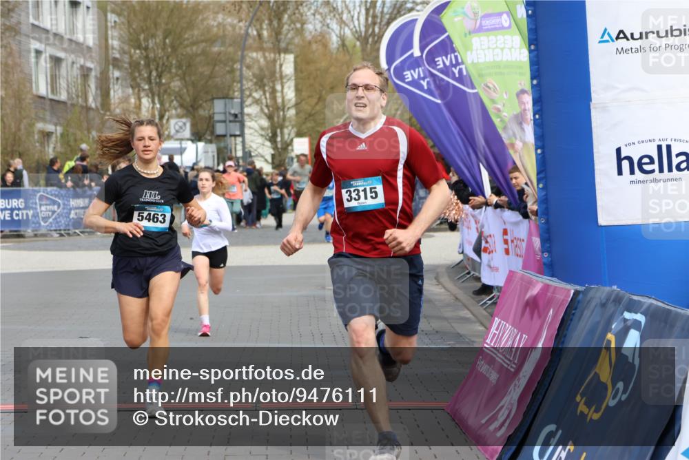 12.04.2026 - 45. Internationalen Wilhelmsburger Insellauf Strokosch-Dieckow http://msf.ph/oto/9476111 12.04.2026 12:56:12 Ziel 4728, 3315, 5463, 4459, 5817 meine-sportfotos.de