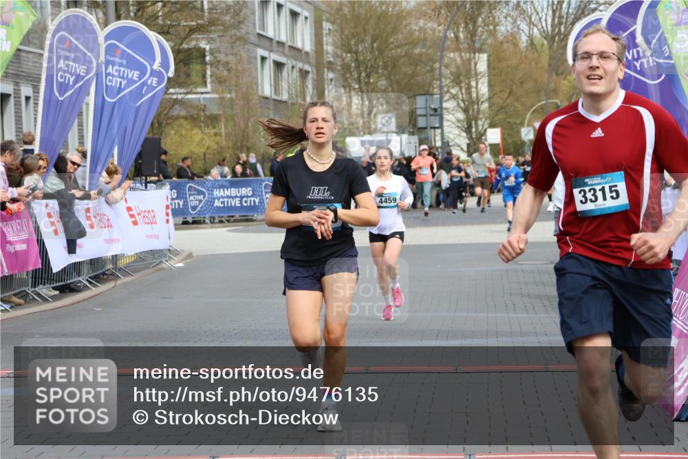 12.04.2026 - 45. Internationalen Wilhelmsburger Insellauf Strokosch-Dieckow http://msf.ph/oto/9476135 12.04.2026 12:56:12 Ziel 4728, 3315, 5463, 4459, 5817 meine-sportfotos.de