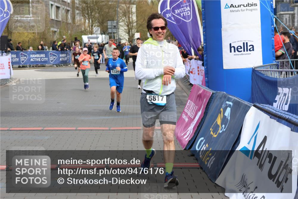12.04.2026 - 45. Internationalen Wilhelmsburger Insellauf Strokosch-Dieckow http://msf.ph/oto/9476176 12.04.2026 12:56:17 Ziel 4459, 5817, 5321, 4311 meine-sportfotos.de
