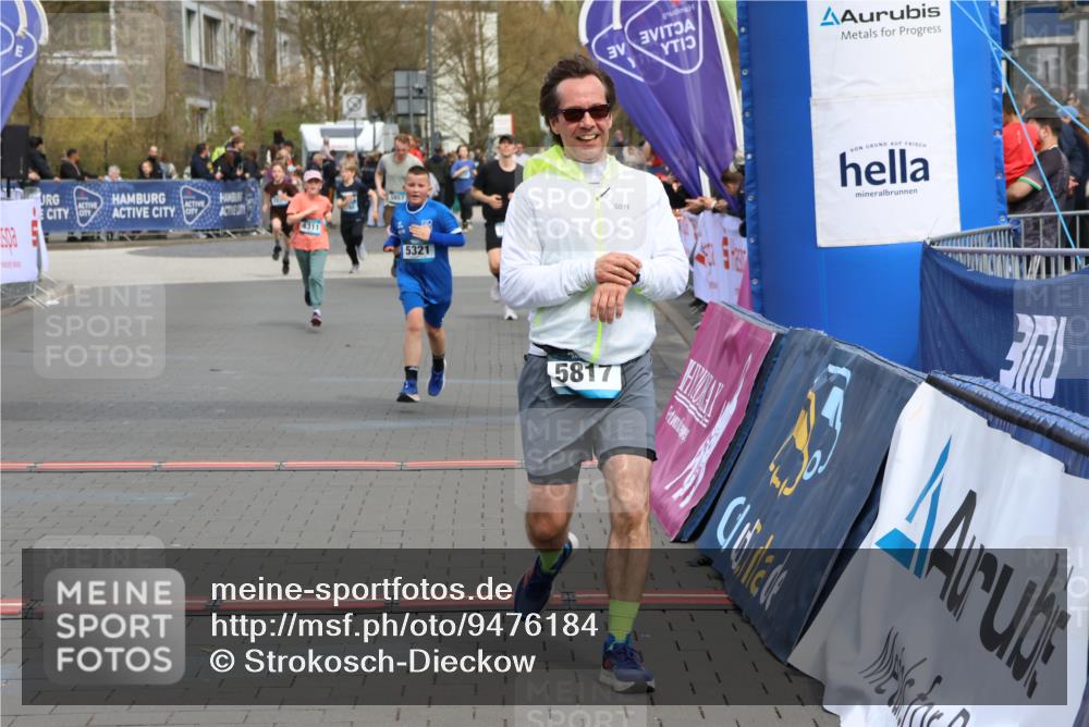 12.04.2026 - 45. Internationalen Wilhelmsburger Insellauf Strokosch-Dieckow http://msf.ph/oto/9476184 12.04.2026 12:56:17 Ziel 4459, 5817, 5321, 4311 meine-sportfotos.de