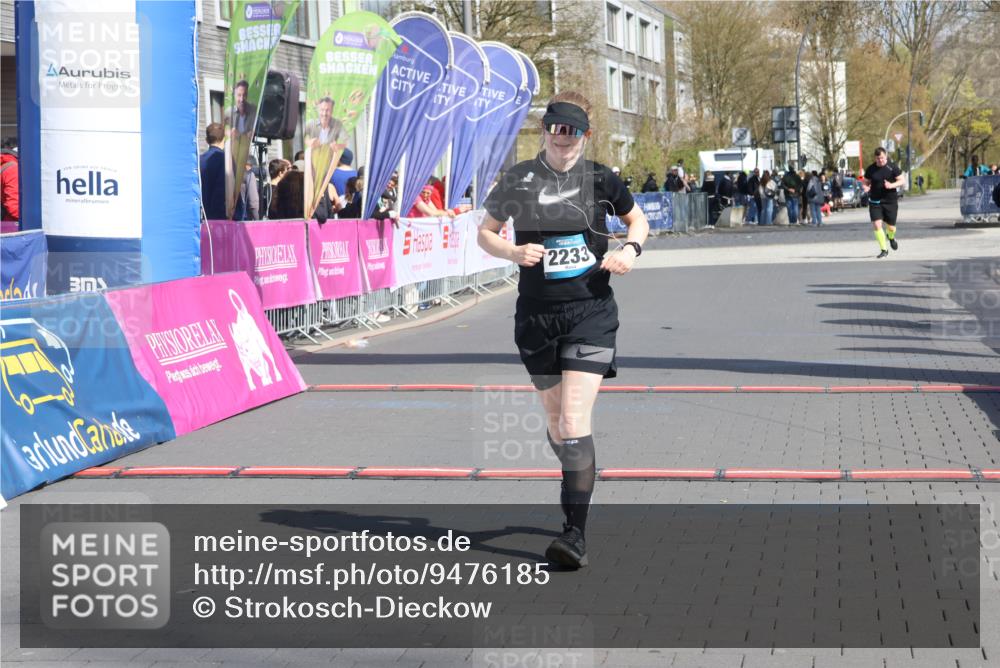 12.04.2026 - 45. Internationalen Wilhelmsburger Insellauf Strokosch-Dieckow http://msf.ph/oto/9476185 12.04.2026 11:33:49 Ziel 2233 meine-sportfotos.de