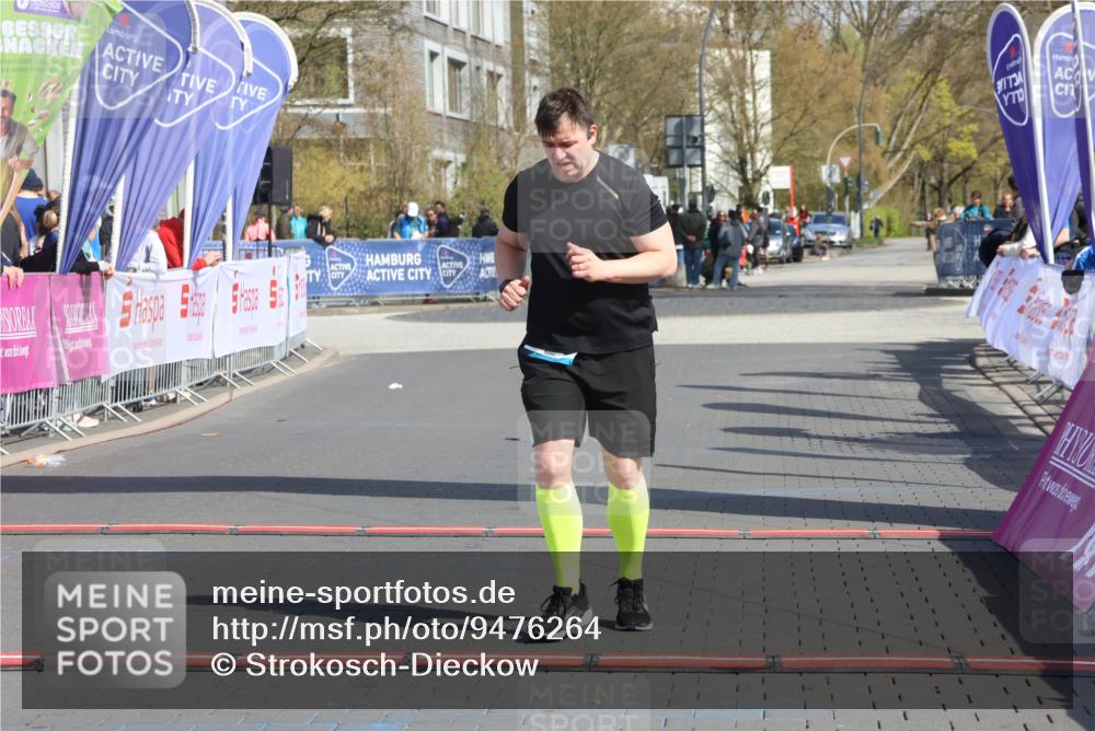 12.04.2026 - 45. Internationalen Wilhelmsburger Insellauf Strokosch-Dieckow http://msf.ph/oto/9476264 12.04.2026 11:34:01 Ziel 4939 meine-sportfotos.de