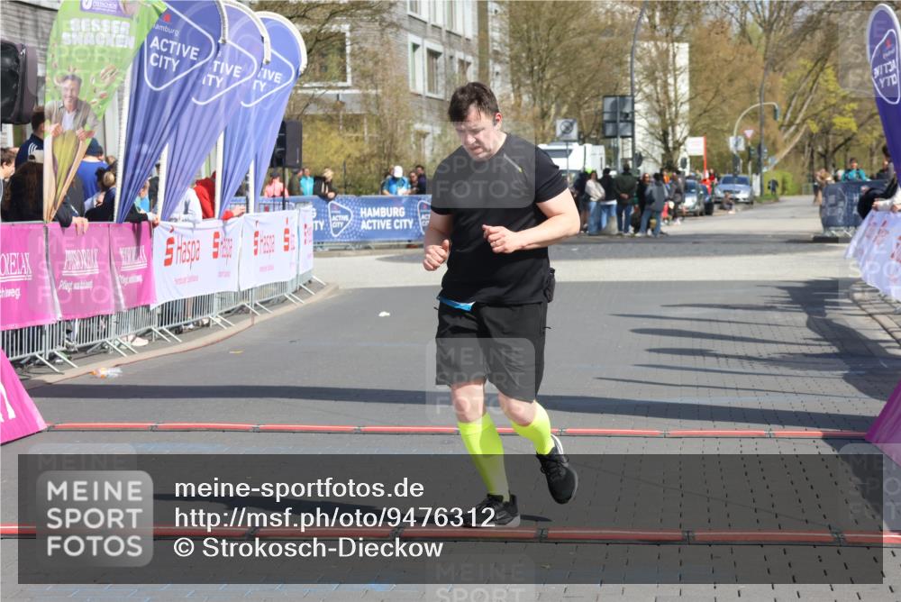 12.04.2026 - 45. Internationalen Wilhelmsburger Insellauf Strokosch-Dieckow http://msf.ph/oto/9476312 12.04.2026 11:34:01 Ziel 4939 meine-sportfotos.de