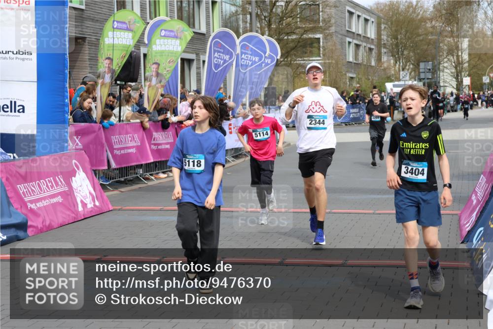 12.04.2026 - 45. Internationalen Wilhelmsburger Insellauf Strokosch-Dieckow http://msf.ph/oto/9476370 12.04.2026 12:56:32 Ziel 5118, 3404, 2344, 5114, 5255, 4269 meine-sportfotos.de