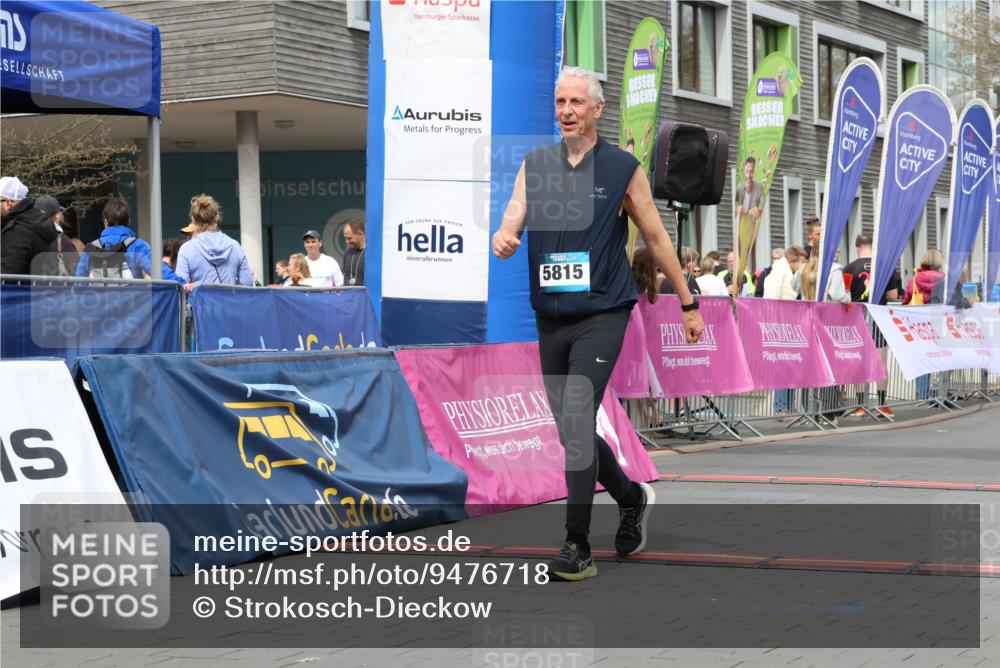 12.04.2026 - 45. Internationalen Wilhelmsburger Insellauf Strokosch-Dieckow http://msf.ph/oto/9476718 12.04.2026 13:31:13 Ziel 4456, 4463, 5815 meine-sportfotos.de