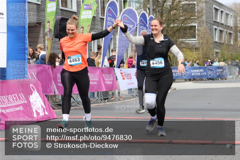 12.04.2026 - 45. Internationalen Wilhelmsburger Insellauf Strokosch-Dieckow http://msf.ph/oto/9476830 12.04.2026 13:31:10 Ziel 4456, 4463, 5815 meine-sportfotos.de