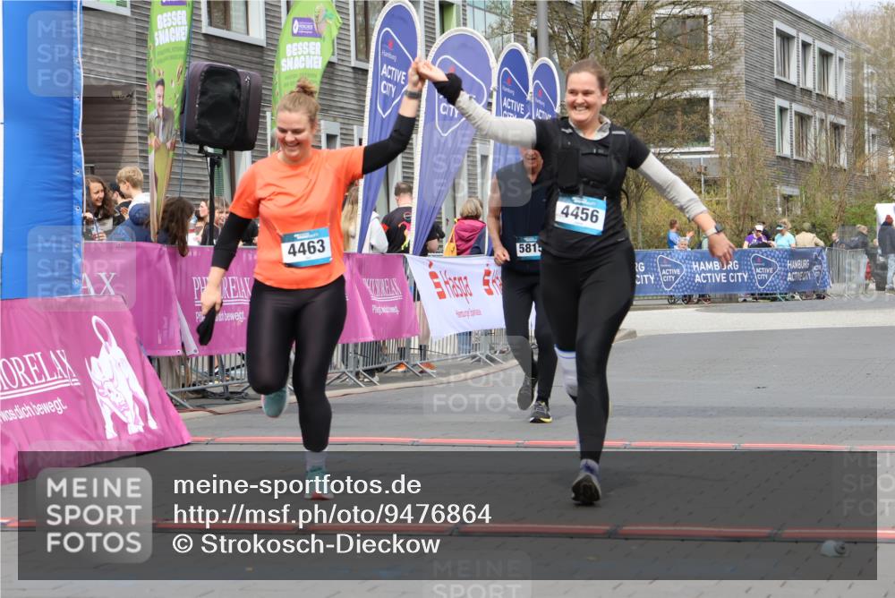 12.04.2026 - 45. Internationalen Wilhelmsburger Insellauf Strokosch-Dieckow http://msf.ph/oto/9476864 12.04.2026 13:31:10 Ziel 4456, 4463, 5815 meine-sportfotos.de