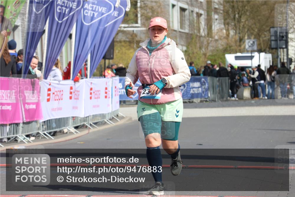 12.04.2026 - 45. Internationalen Wilhelmsburger Insellauf Strokosch-Dieckow http://msf.ph/oto/9476883 12.04.2026 11:35:56 Ziel 2341 meine-sportfotos.de