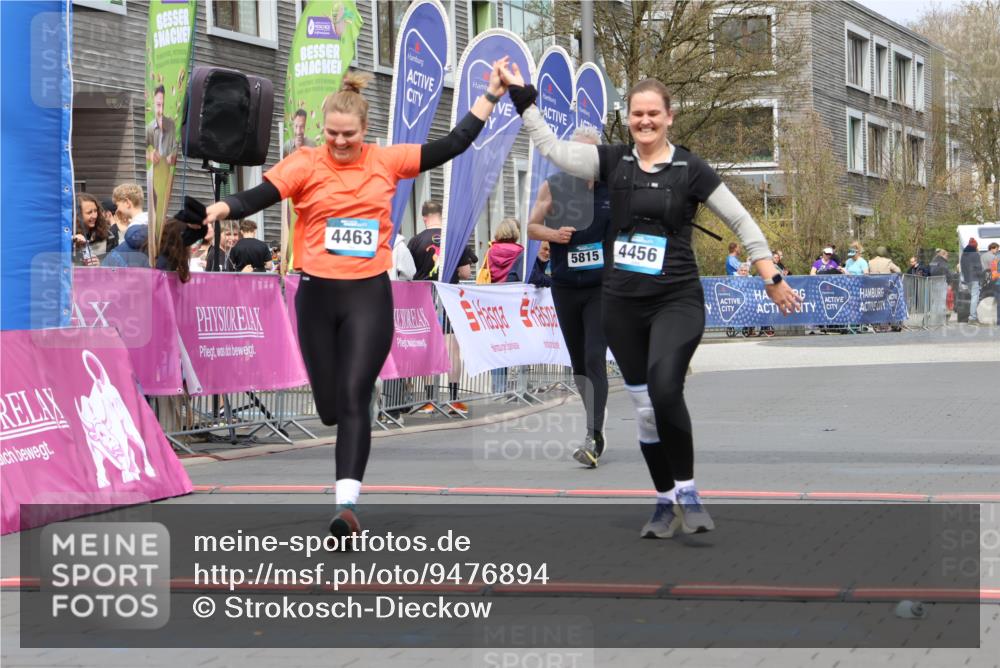 12.04.2026 - 45. Internationalen Wilhelmsburger Insellauf Strokosch-Dieckow http://msf.ph/oto/9476894 12.04.2026 13:31:10 Ziel 4456, 4463, 5815 meine-sportfotos.de