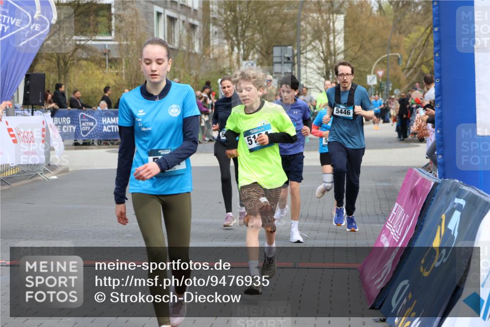 12.04.2026 - 45. Internationalen Wilhelmsburger Insellauf Strokosch-Dieckow http://msf.ph/oto/9476935 12.04.2026 12:56:56 Ziel 5131, 5184, 5446, 4859, 5729, 5134 meine-sportfotos.de