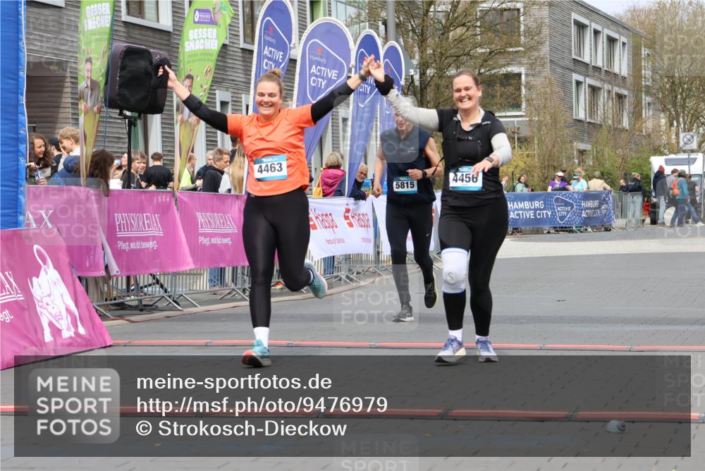 12.04.2026 - 45. Internationalen Wilhelmsburger Insellauf Strokosch-Dieckow http://msf.ph/oto/9476979 12.04.2026 13:31:09 Ziel 4456, 4463, 5815 meine-sportfotos.de