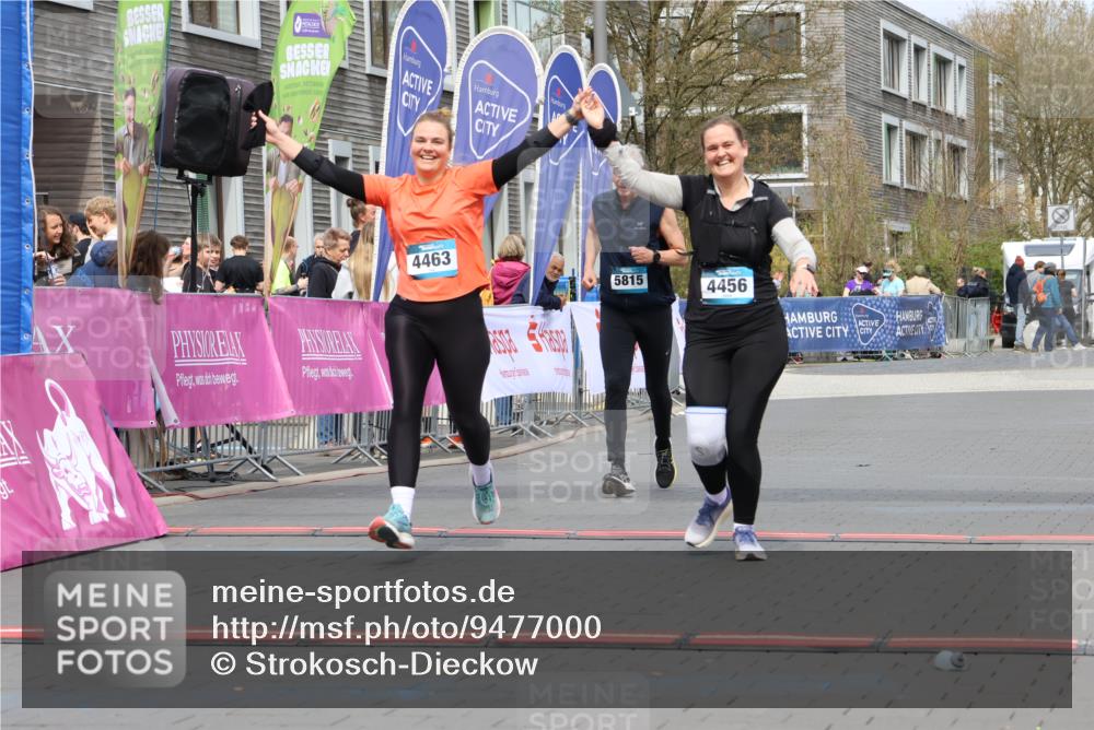 12.04.2026 - 45. Internationalen Wilhelmsburger Insellauf Strokosch-Dieckow http://msf.ph/oto/9477000 12.04.2026 13:31:09 Ziel 4456, 4463, 5815 meine-sportfotos.de