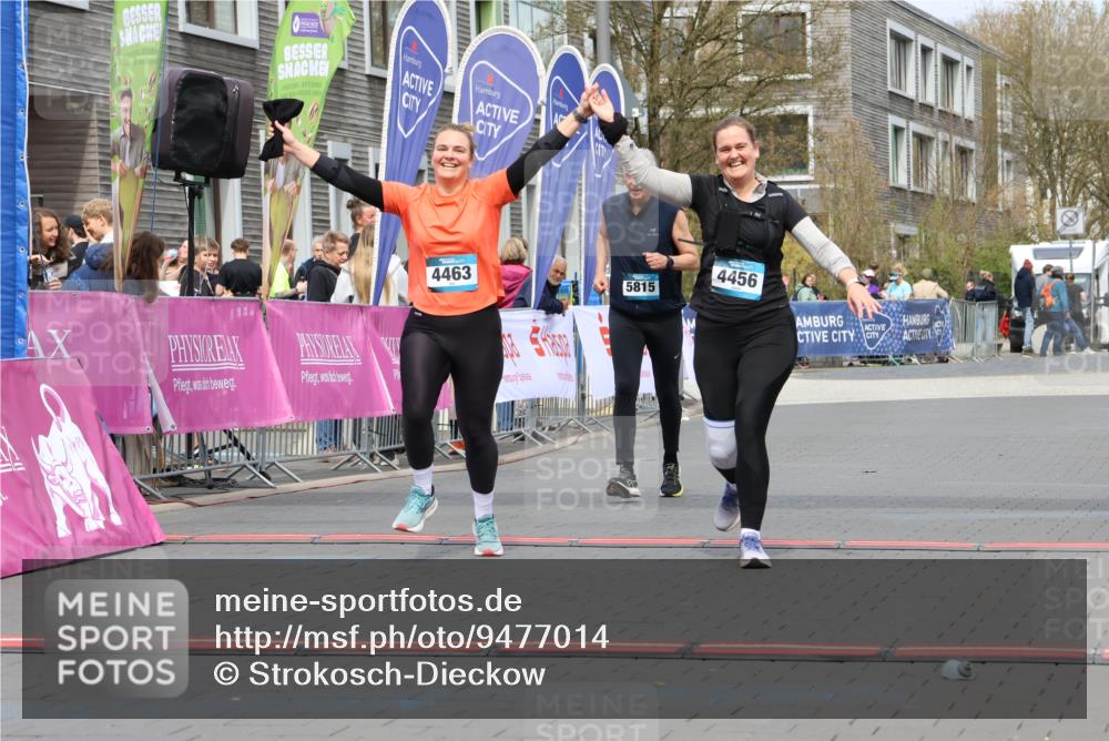 12.04.2026 - 45. Internationalen Wilhelmsburger Insellauf Strokosch-Dieckow http://msf.ph/oto/9477014 12.04.2026 13:31:09 Ziel 4456, 4463, 5815 meine-sportfotos.de