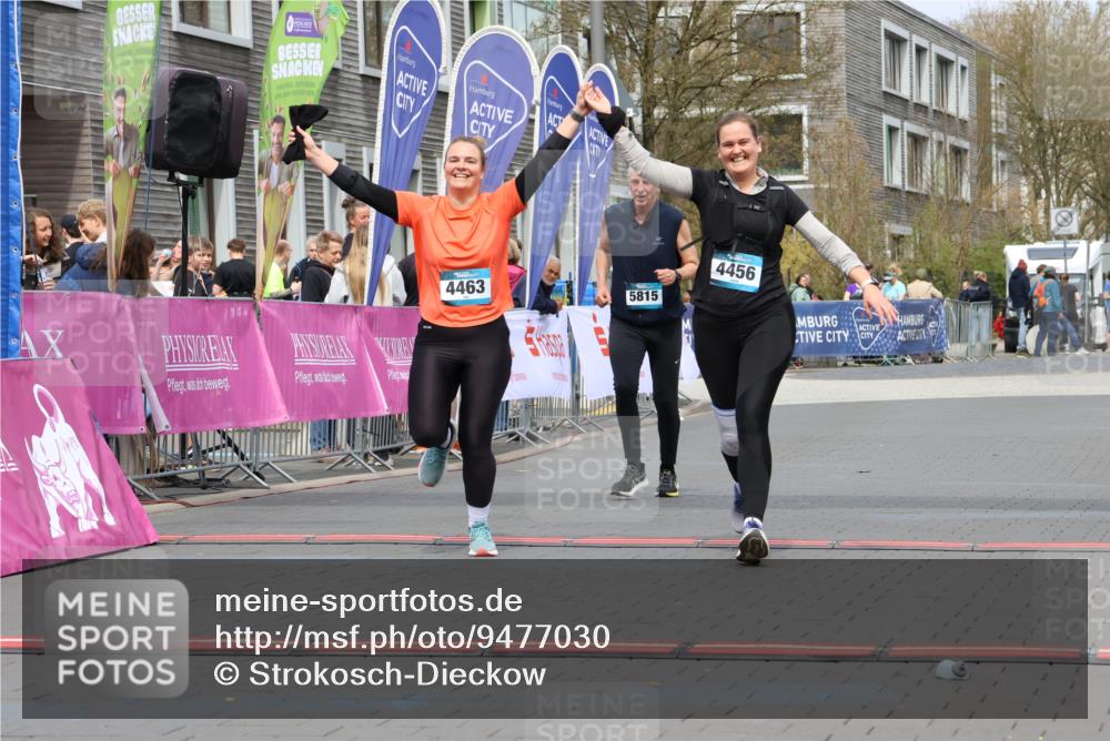 12.04.2026 - 45. Internationalen Wilhelmsburger Insellauf Strokosch-Dieckow http://msf.ph/oto/9477030 12.04.2026 13:31:09 Ziel 4456, 4463, 5815 meine-sportfotos.de