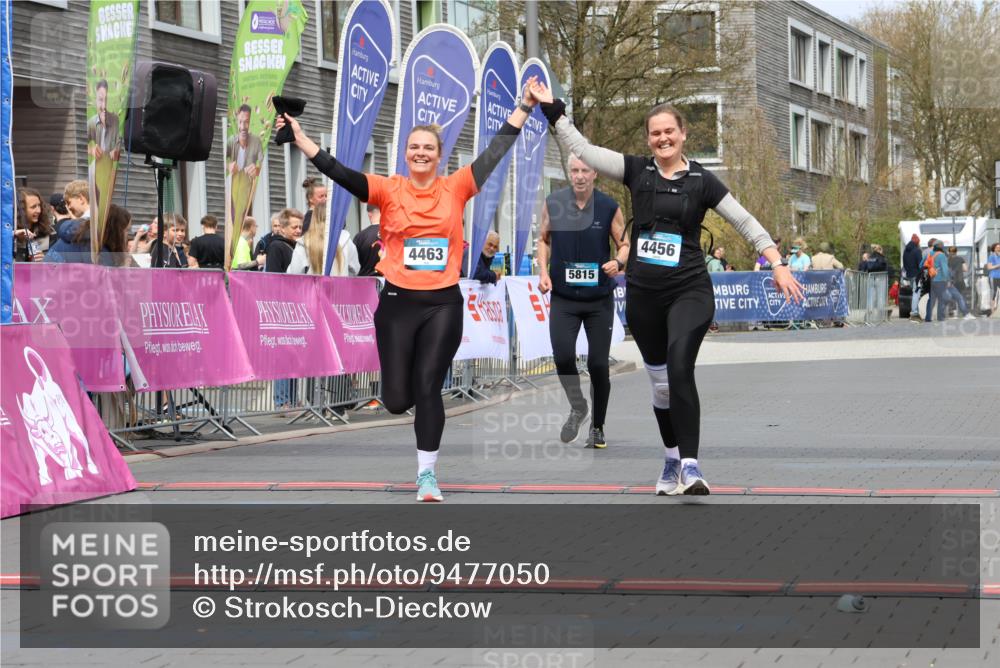12.04.2026 - 45. Internationalen Wilhelmsburger Insellauf Strokosch-Dieckow http://msf.ph/oto/9477050 12.04.2026 13:31:09 Ziel 4456, 4463, 5815 meine-sportfotos.de