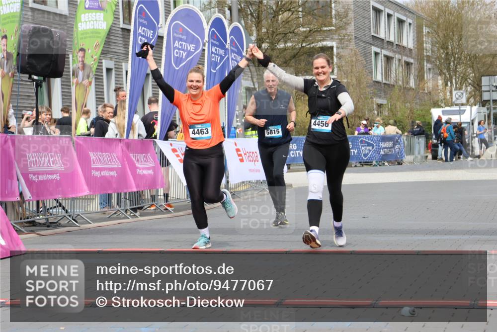 12.04.2026 - 45. Internationalen Wilhelmsburger Insellauf Strokosch-Dieckow http://msf.ph/oto/9477067 12.04.2026 13:31:09 Ziel 4456, 4463, 5815 meine-sportfotos.de