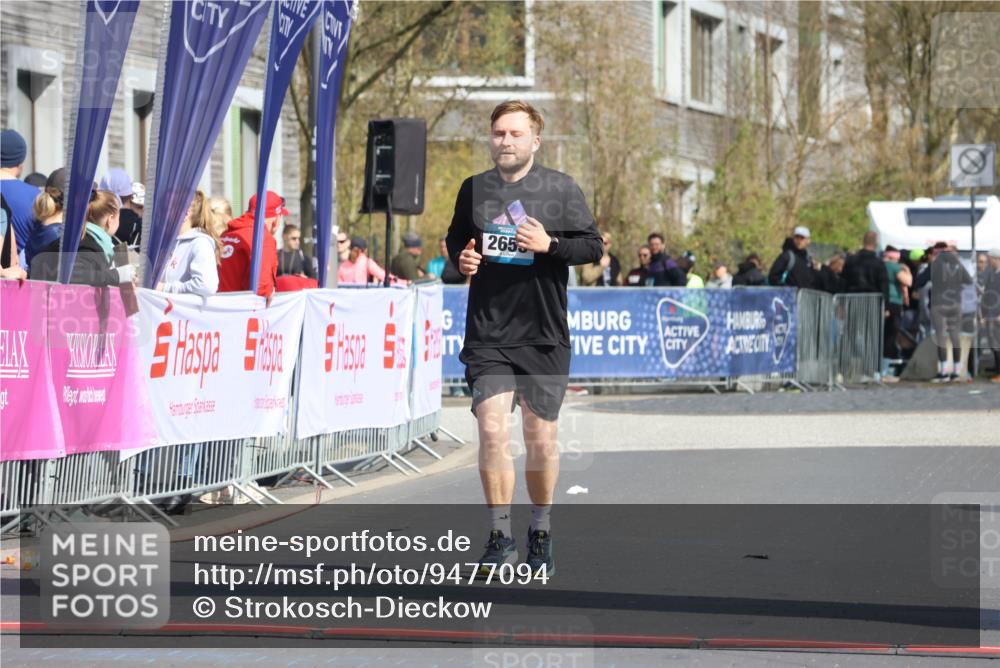 12.04.2026 - 45. Internationalen Wilhelmsburger Insellauf Strokosch-Dieckow http://msf.ph/oto/9477094 12.04.2026 11:36:38 Ziel 4174, 2653 meine-sportfotos.de