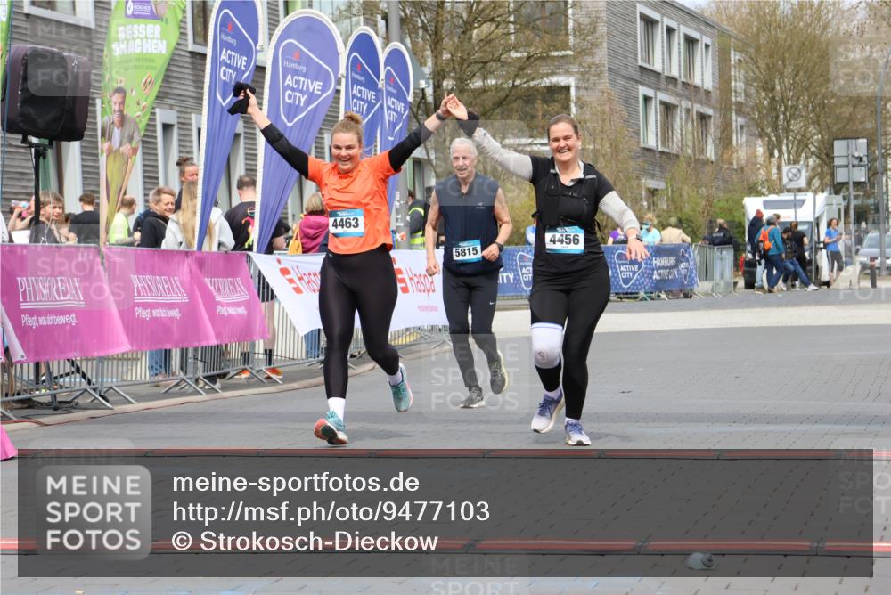 12.04.2026 - 45. Internationalen Wilhelmsburger Insellauf Strokosch-Dieckow http://msf.ph/oto/9477103 12.04.2026 13:31:09 Ziel 4456, 4463, 5815 meine-sportfotos.de