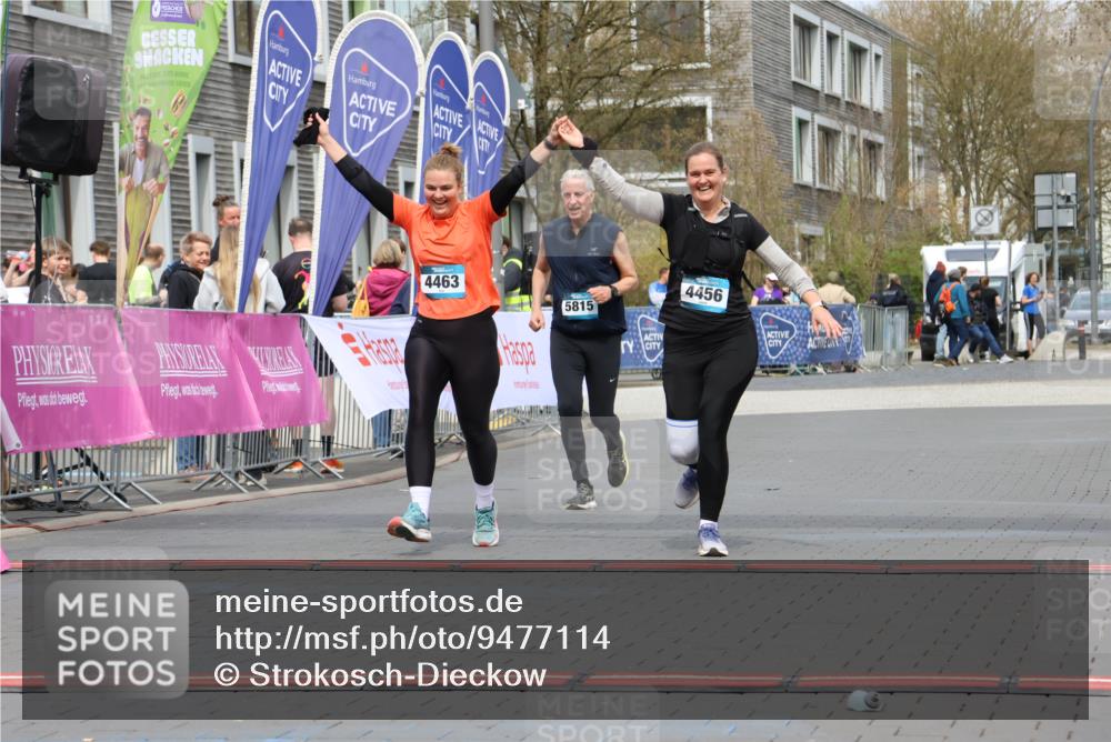 12.04.2026 - 45. Internationalen Wilhelmsburger Insellauf Strokosch-Dieckow http://msf.ph/oto/9477114 12.04.2026 13:31:09 Ziel 4456, 4463, 5815 meine-sportfotos.de