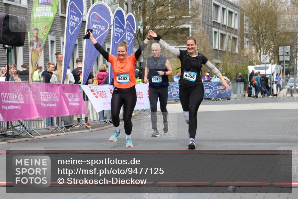 12.04.2026 - 45. Internationalen Wilhelmsburger Insellauf Strokosch-Dieckow http://msf.ph/oto/9477125 12.04.2026 13:31:09 Ziel 4456, 4463, 5815 meine-sportfotos.de