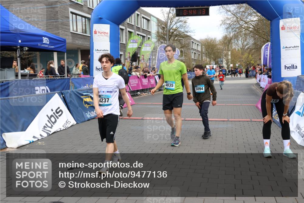 12.04.2026 - 45. Internationalen Wilhelmsburger Insellauf Strokosch-Dieckow http://msf.ph/oto/9477136 12.04.2026 12:57:13 Ziel 5094, 4835, 5141, 5549, 5163 meine-sportfotos.de
