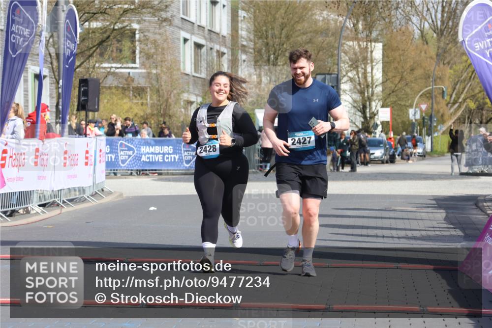 12.04.2026 - 45. Internationalen Wilhelmsburger Insellauf Strokosch-Dieckow http://msf.ph/oto/9477234 12.04.2026 11:36:51 Ziel 2428, 2427 meine-sportfotos.de