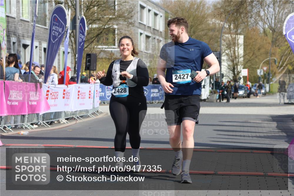 12.04.2026 - 45. Internationalen Wilhelmsburger Insellauf Strokosch-Dieckow http://msf.ph/oto/9477335 12.04.2026 11:36:52 Ziel 2428, 2427 meine-sportfotos.de