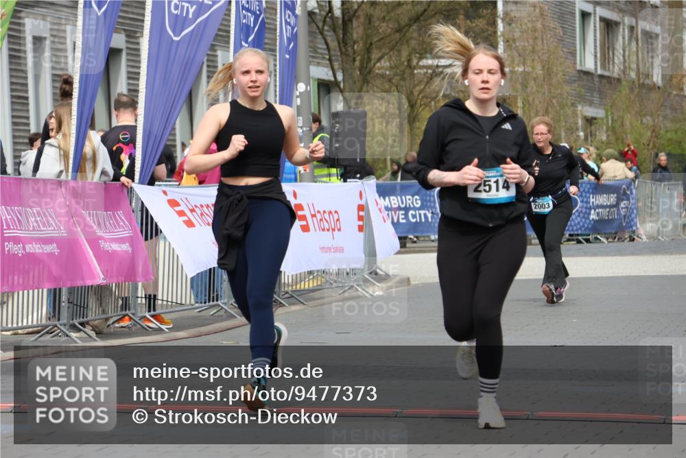 12.04.2026 - 45. Internationalen Wilhelmsburger Insellauf Strokosch-Dieckow http://msf.ph/oto/9477373 12.04.2026 13:30:56 Ziel 2514, 2515, 4324, 4429 meine-sportfotos.de
