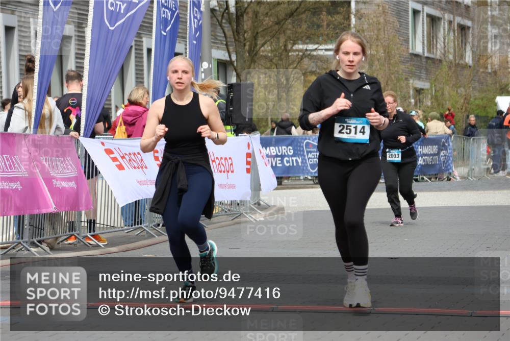 12.04.2026 - 45. Internationalen Wilhelmsburger Insellauf Strokosch-Dieckow http://msf.ph/oto/9477416 12.04.2026 13:30:56 Ziel 2514, 2515, 4324, 4429 meine-sportfotos.de