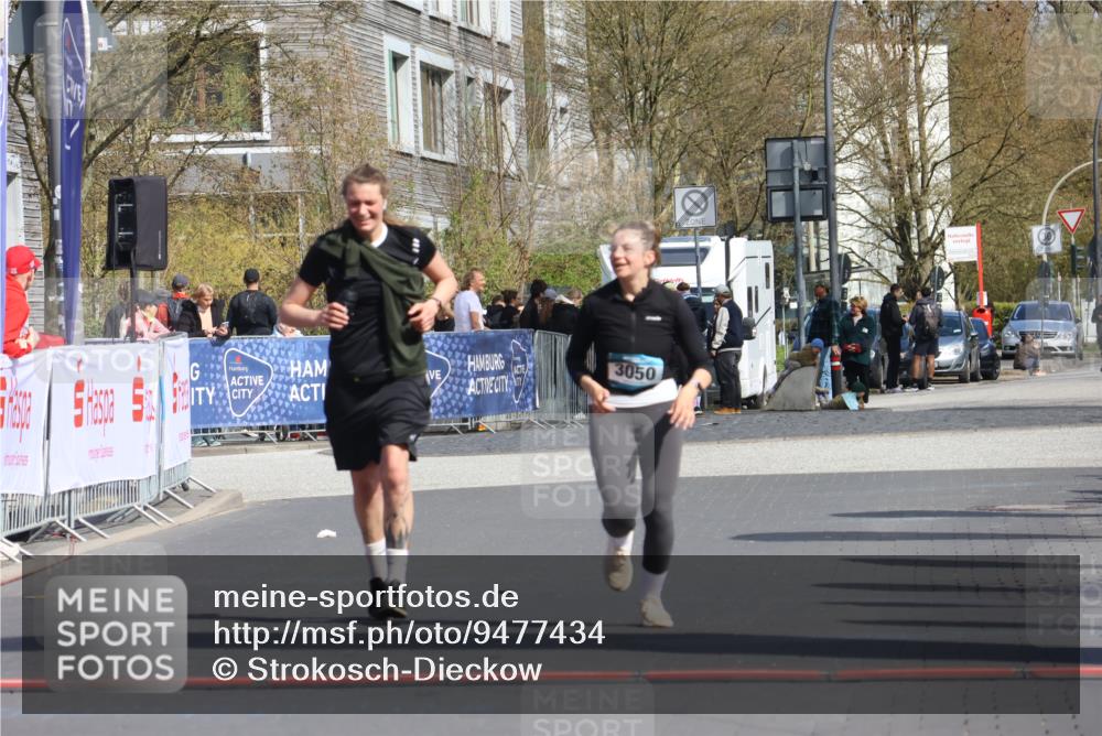12.04.2026 - 45. Internationalen Wilhelmsburger Insellauf Strokosch-Dieckow http://msf.ph/oto/9477434 12.04.2026 11:37:44 Ziel 3050, 3051 meine-sportfotos.de