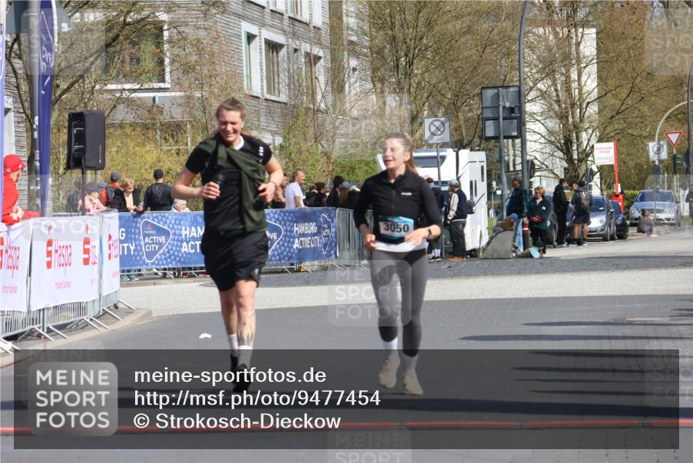 12.04.2026 - 45. Internationalen Wilhelmsburger Insellauf Strokosch-Dieckow http://msf.ph/oto/9477454 12.04.2026 11:37:44 Ziel 3050, 3051 meine-sportfotos.de