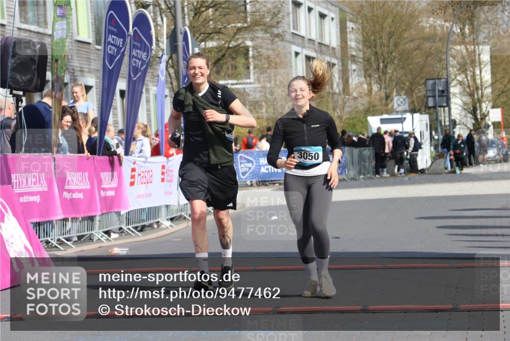 12.04.2026 - 45. Internationalen Wilhelmsburger Insellauf Strokosch-Dieckow http://msf.ph/oto/9477462 12.04.2026 11:37:47 Ziel 3050, 3051 meine-sportfotos.de