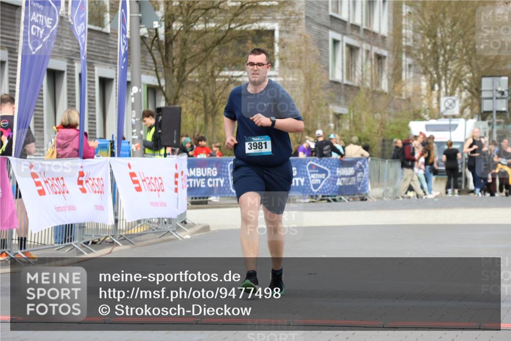 12.04.2026 - 45. Internationalen Wilhelmsburger Insellauf Strokosch-Dieckow http://msf.ph/oto/9477498 12.04.2026 13:30:42 Ziel 5241, 3981 meine-sportfotos.de