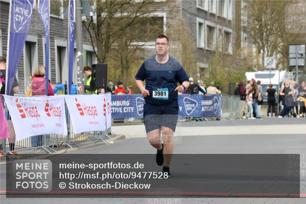 12.04.2026 - 45. Internationalen Wilhelmsburger Insellauf Strokosch-Dieckow http://msf.ph/oto/9477528 12.04.2026 13:30:42 Ziel 5241, 3981 meine-sportfotos.de