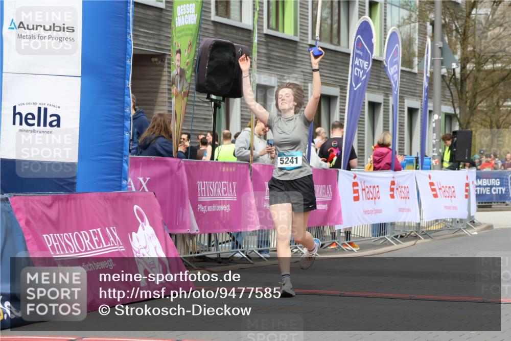 12.04.2026 - 45. Internationalen Wilhelmsburger Insellauf Strokosch-Dieckow http://msf.ph/oto/9477585 12.04.2026 13:30:39 Ziel 5241 meine-sportfotos.de