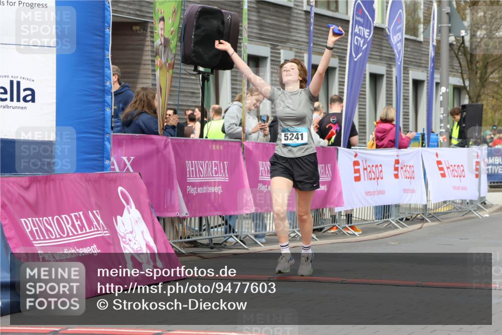 12.04.2026 - 45. Internationalen Wilhelmsburger Insellauf Strokosch-Dieckow http://msf.ph/oto/9477603 12.04.2026 13:30:38 Ziel 5241 meine-sportfotos.de
