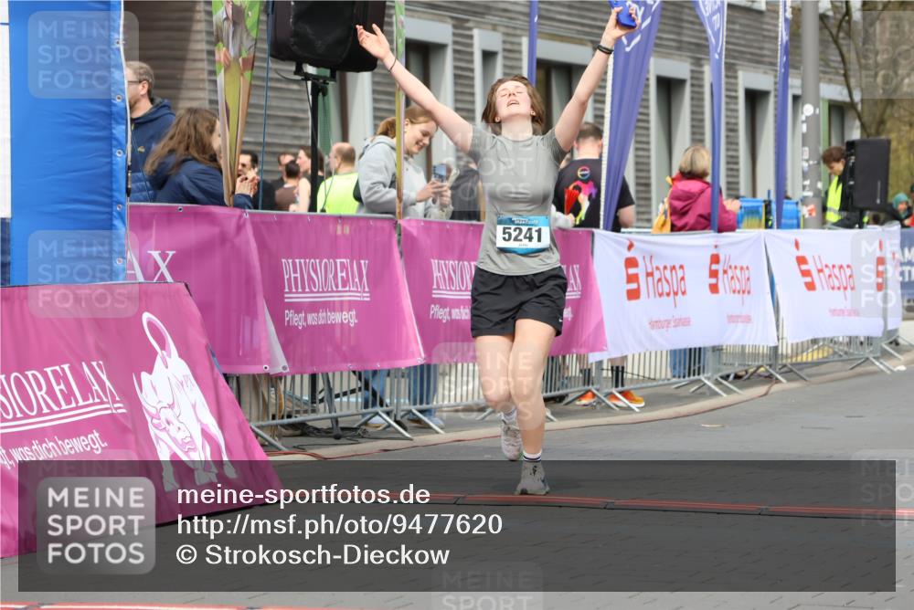 12.04.2026 - 45. Internationalen Wilhelmsburger Insellauf Strokosch-Dieckow http://msf.ph/oto/9477620 12.04.2026 13:30:38 Ziel 5241 meine-sportfotos.de