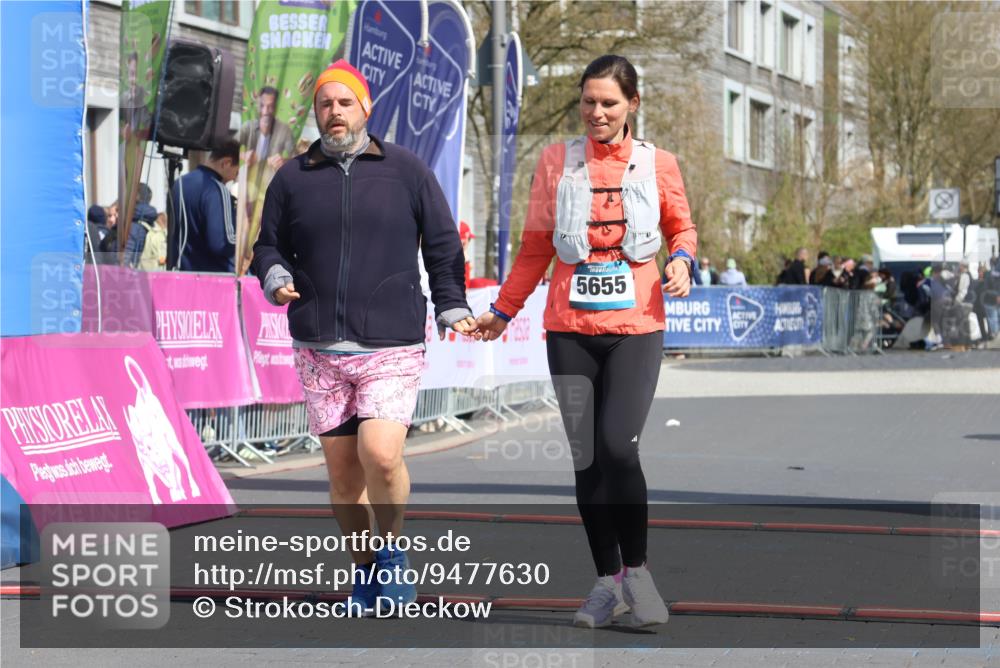 12.04.2026 - 45. Internationalen Wilhelmsburger Insellauf Strokosch-Dieckow http://msf.ph/oto/9477630 12.04.2026 11:38:47 Ziel 5655, 5656 meine-sportfotos.de